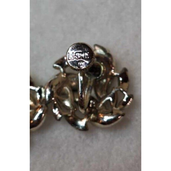 Lisner Goldtone Screw back Vintage Earrings - Picture 4 of 7